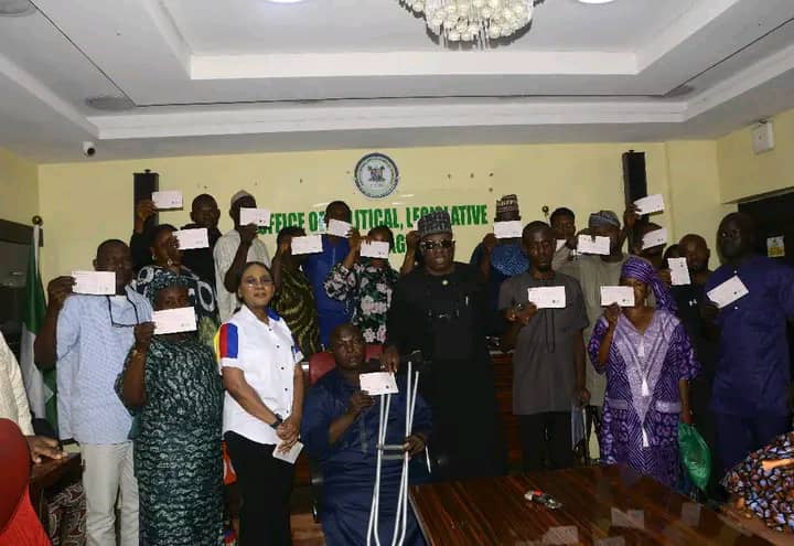 Sanwo – Olu Listens : 300 Beneficiaries Receive Cheques
