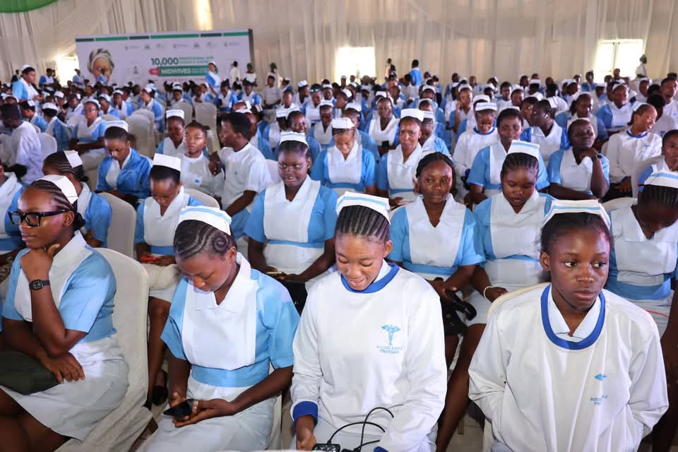 First Lady Distributes 10,000 Professional Kits To Midwives in South-South