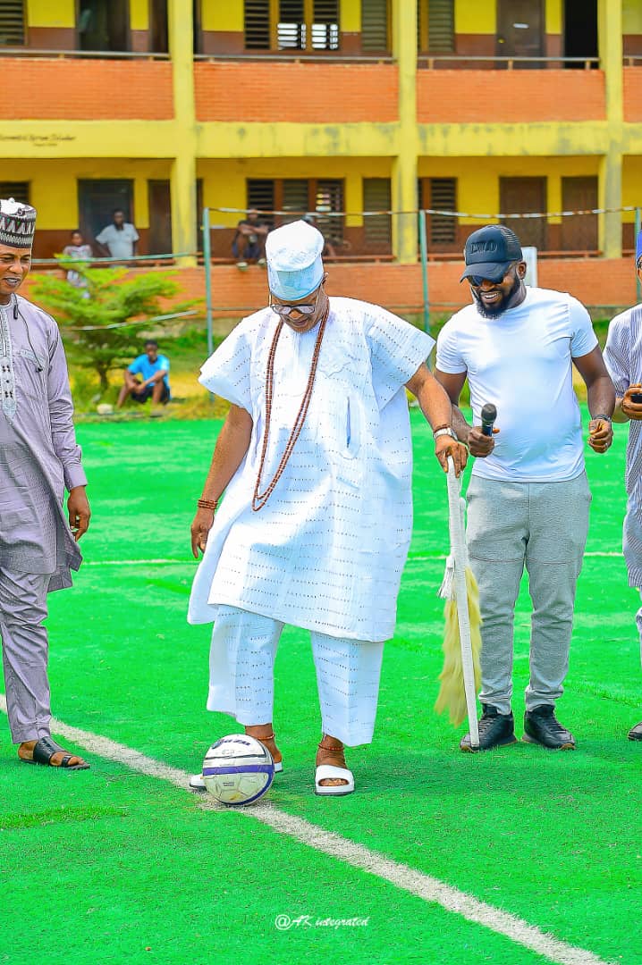 Oba Moroof tasks Ajegunle youths to be useful to themselves and society